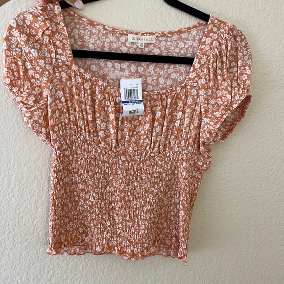 Crop top - Picture 1 of 3